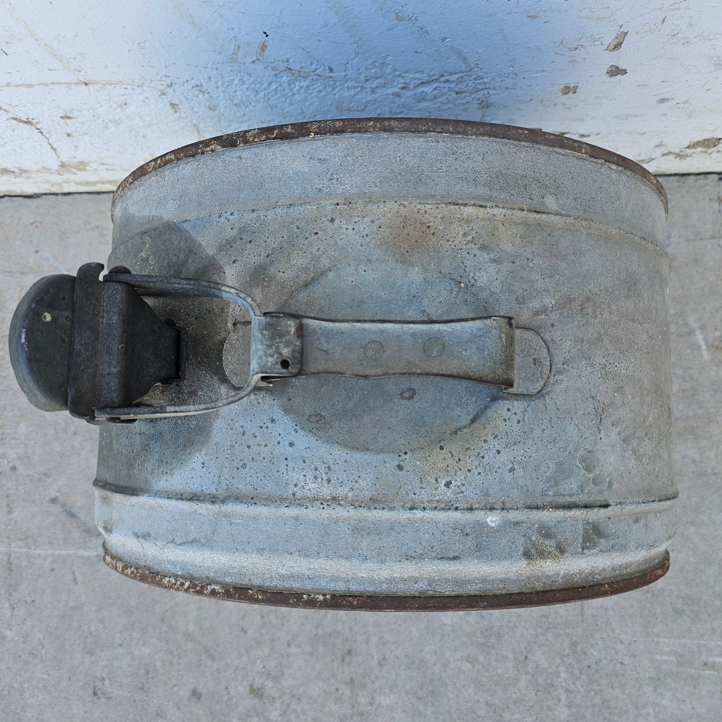 Desmarais Frères 54 Galvanized Tin Oil Container