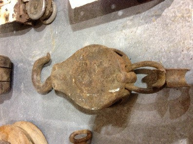 Pulley on hook, iron
