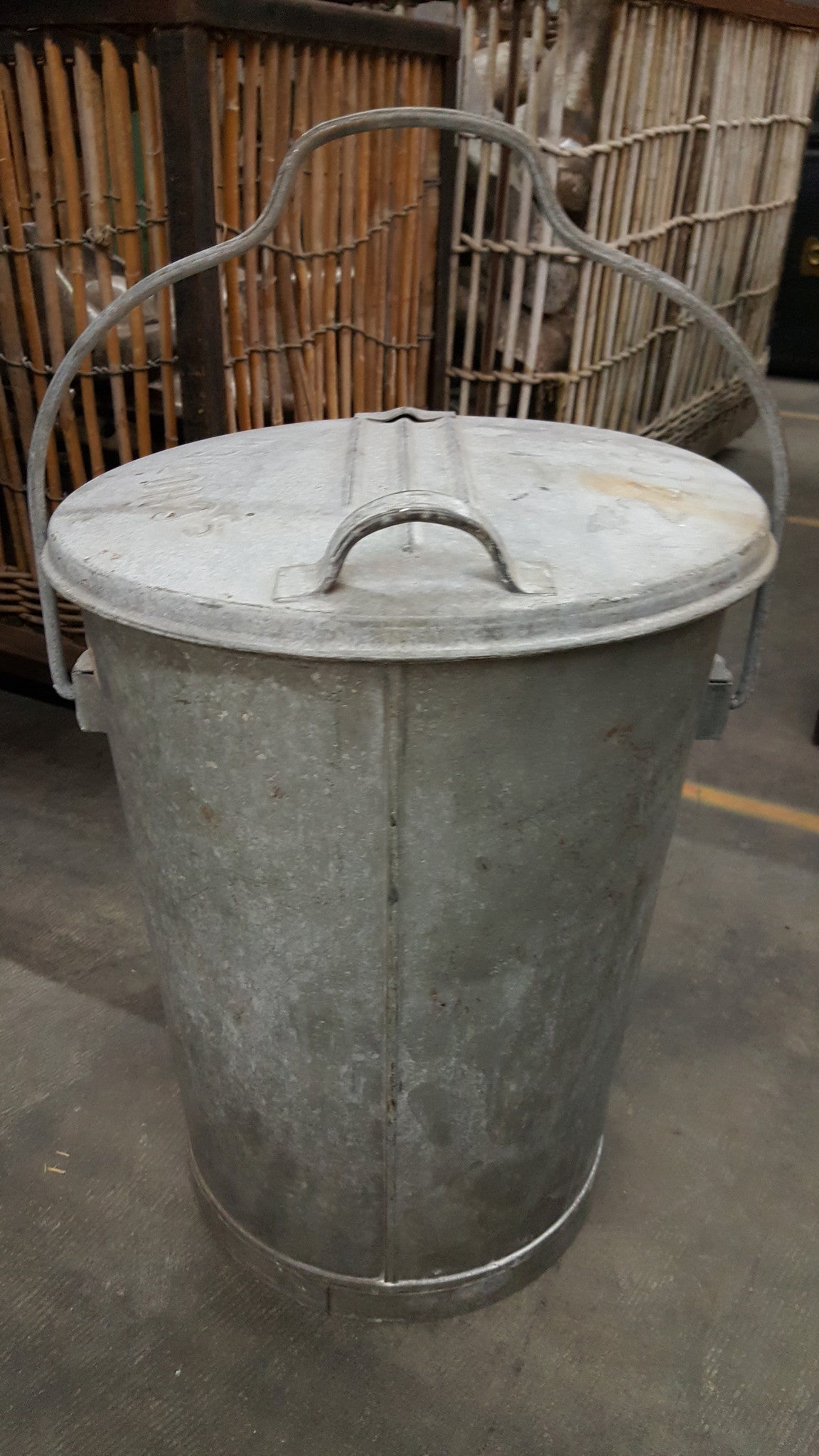 Industrial Small Galvanized German Trash Can (Container)