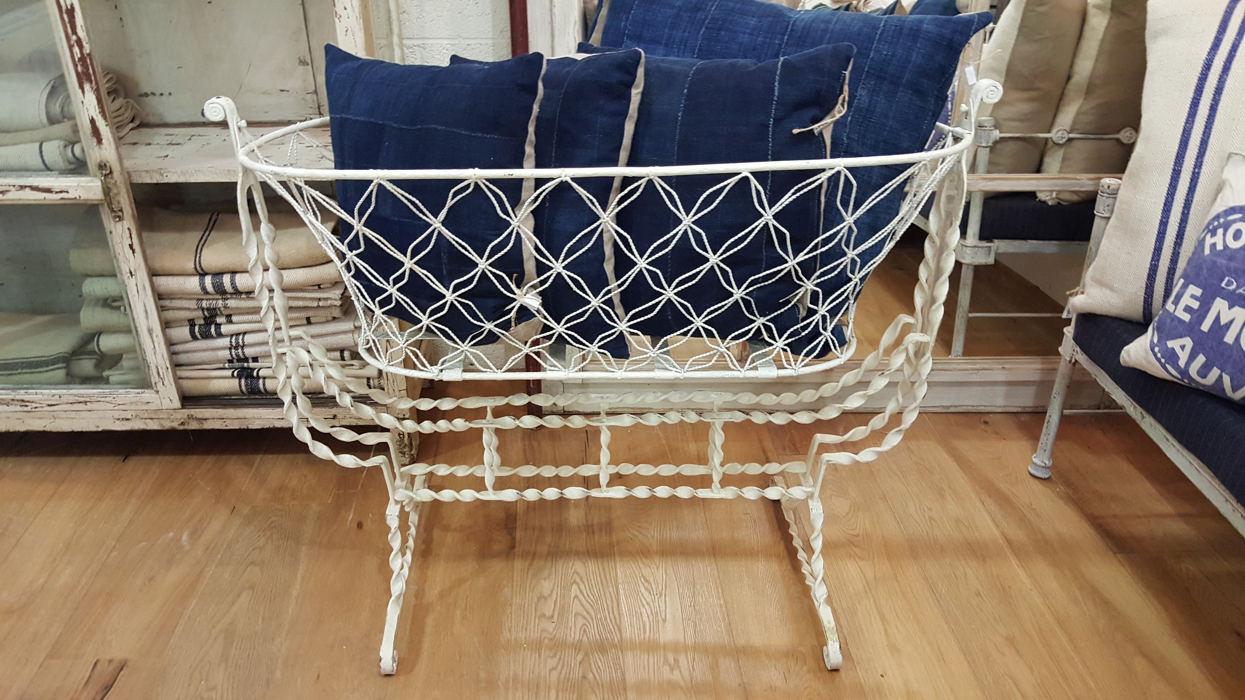 Metal bassinet hotsell