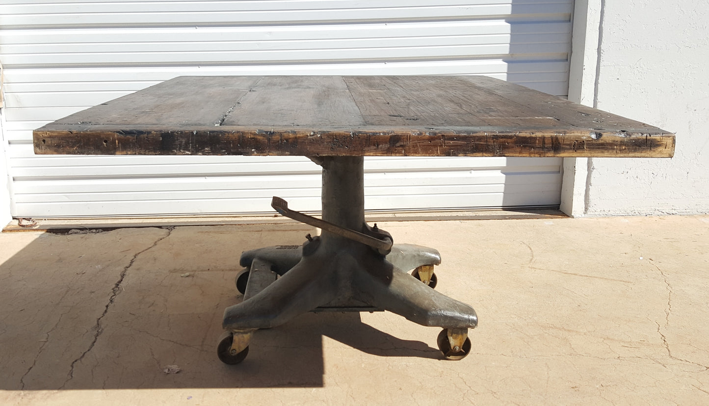 Table with Hydraulic Base