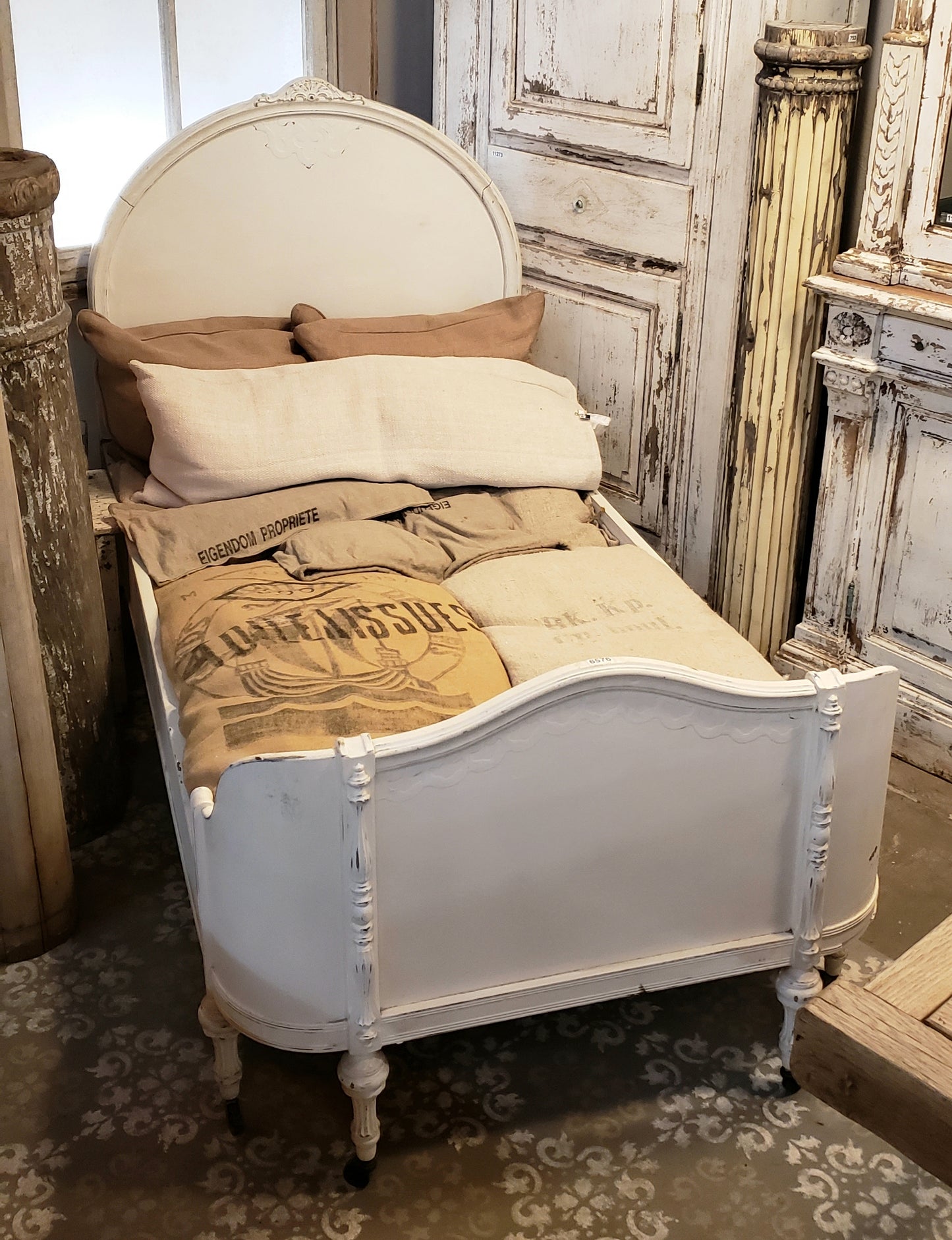 Vintage White Single Bed