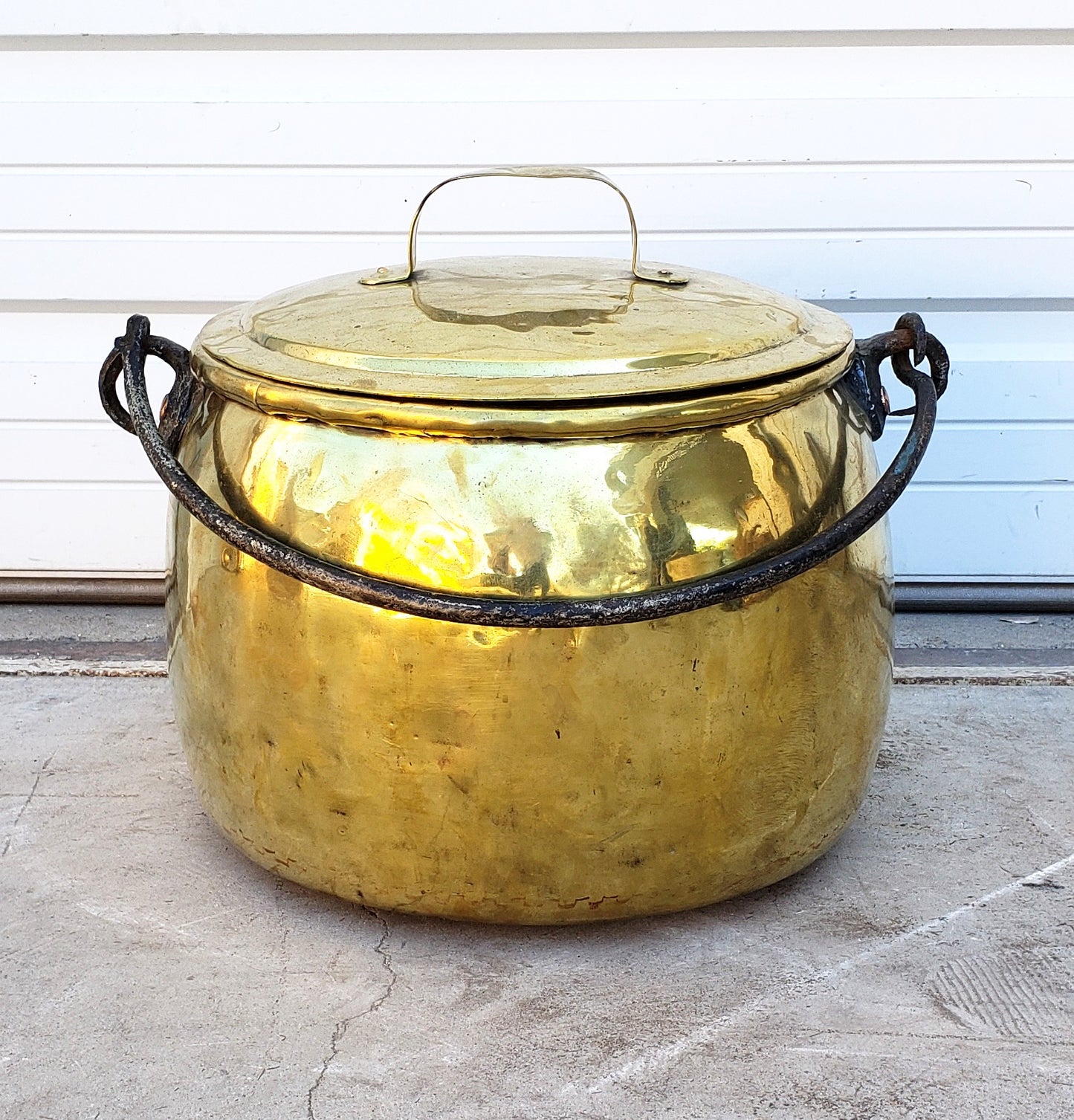Brass Kitchen Cauldron/Kettle with Lid