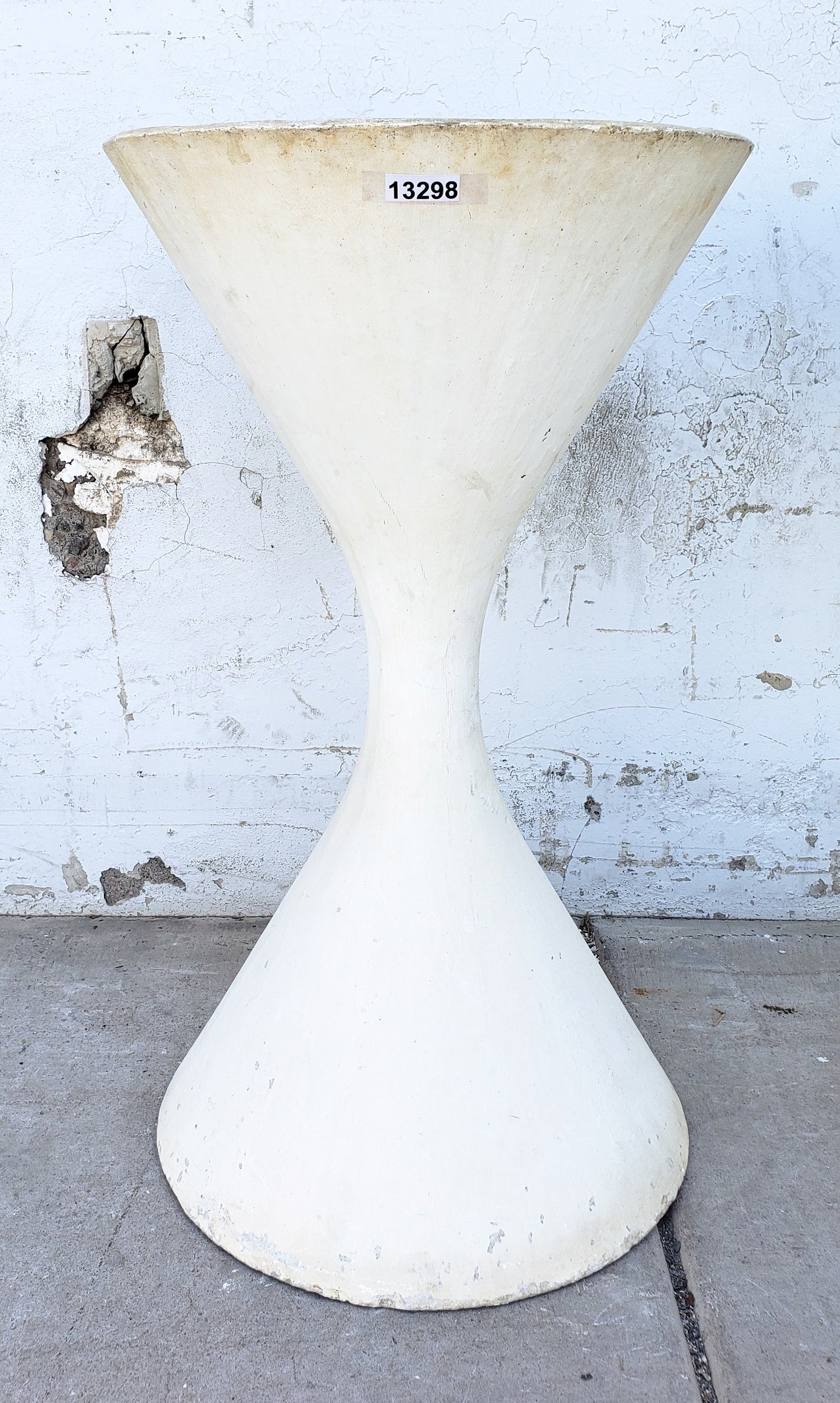 Medium Willy Guhl Diablo Planter