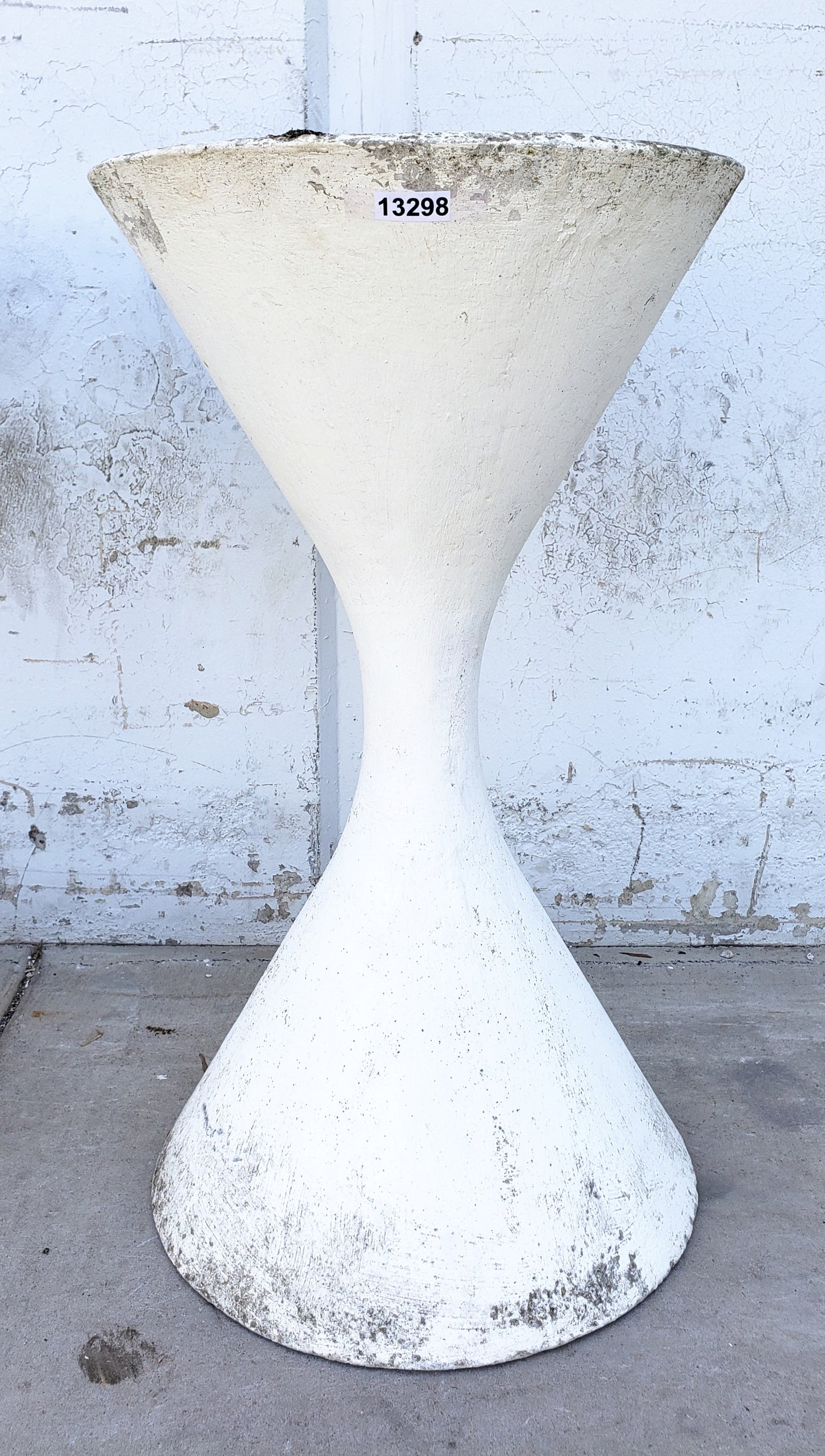 Medium Willy Guhl Diablo Planter