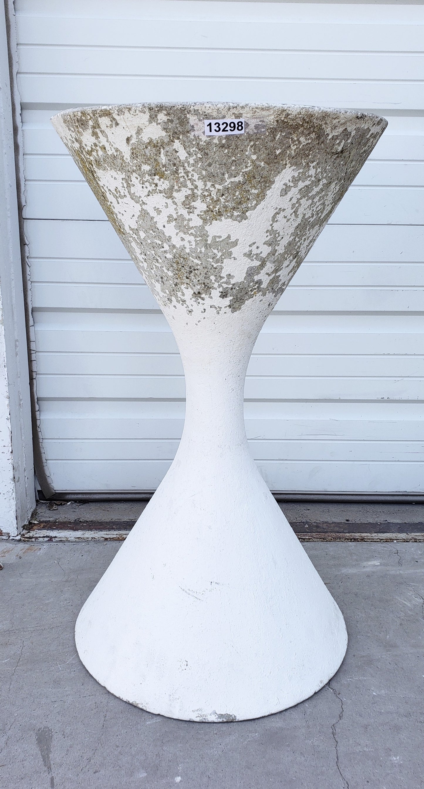 Medium Willy Guhl Diablo Planter