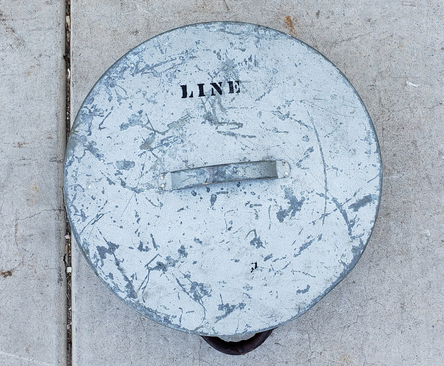Round "Line" Tin Container