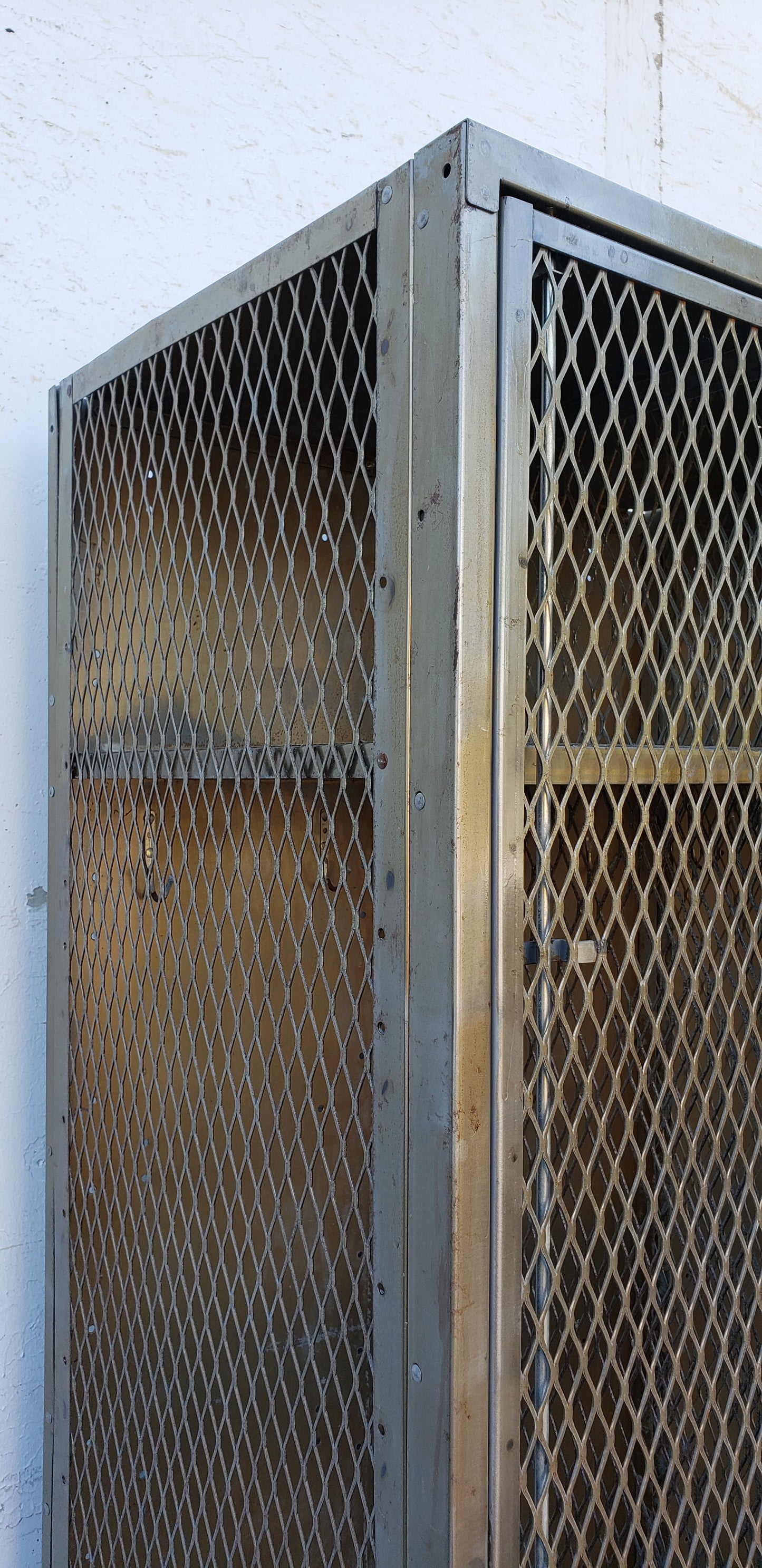 Stripped Mesh Lockers on Base