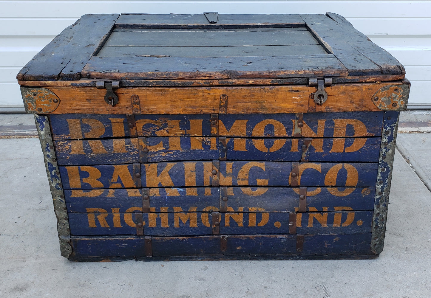 Blue Richmond Baking Crate