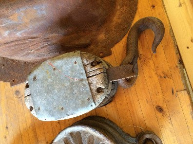 Pulley, wood with metal hook (Large)