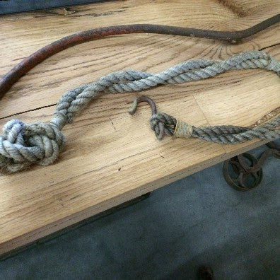 Rope, knotted with hook