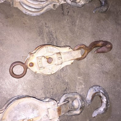 Pulley,  medium, metal hook & ring