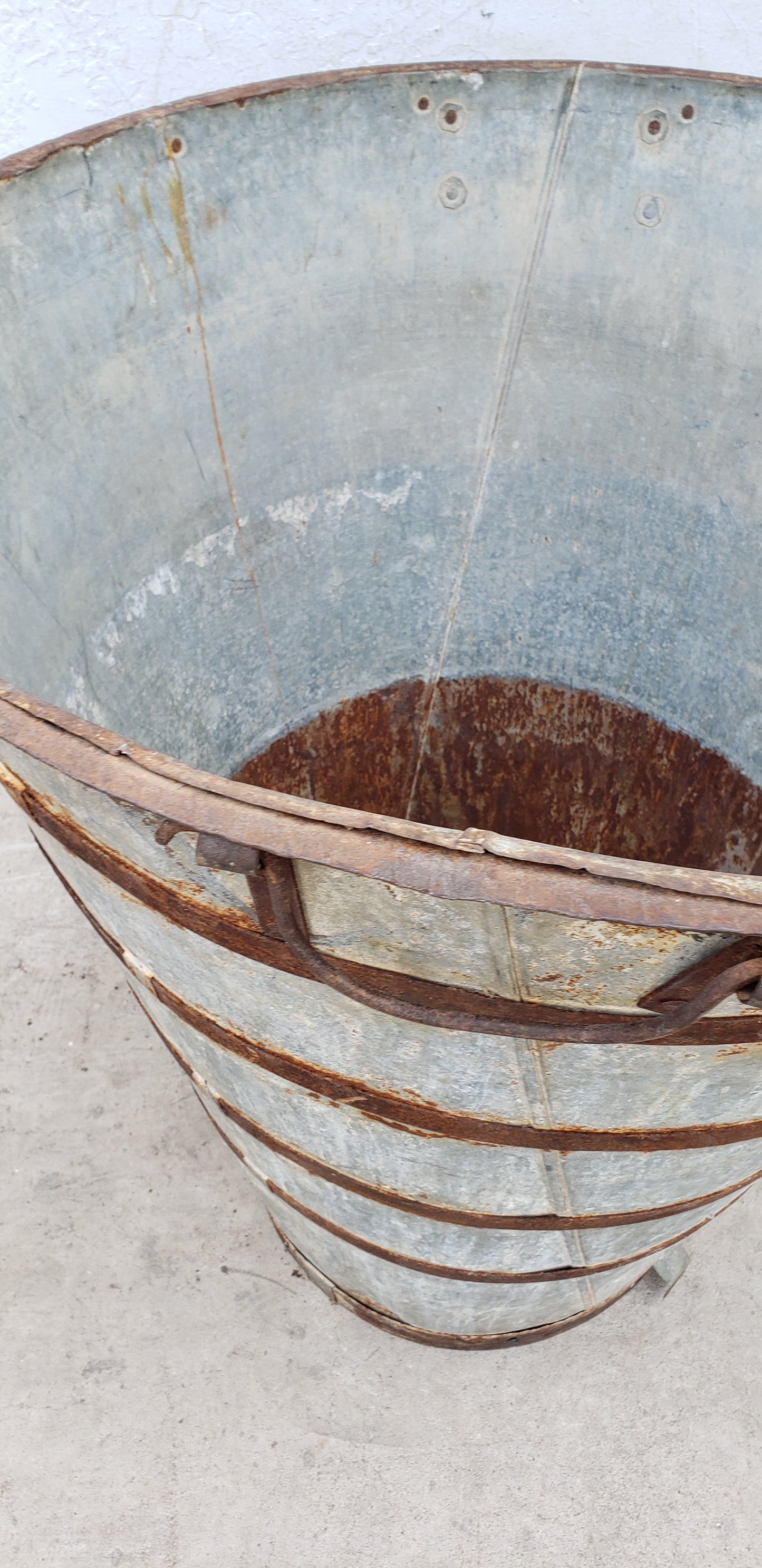 Galvanized Metal Wine Harvesting Basket