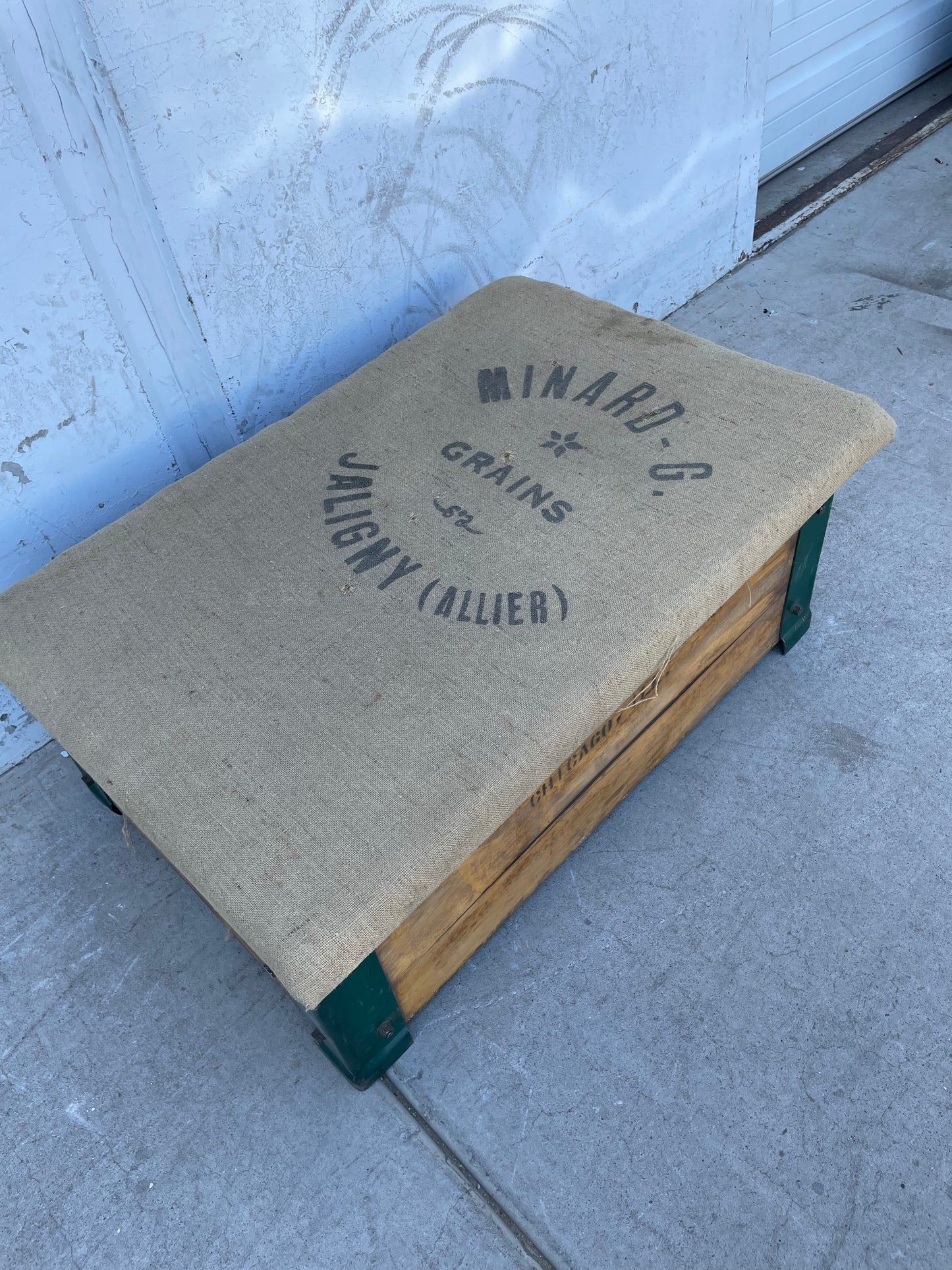 "Chicago" Wooden Crate Ottoman