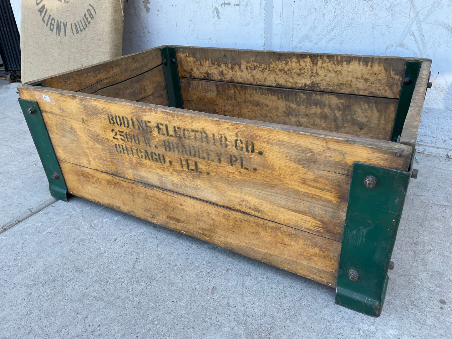 "Chicago" Wooden Crate Ottoman