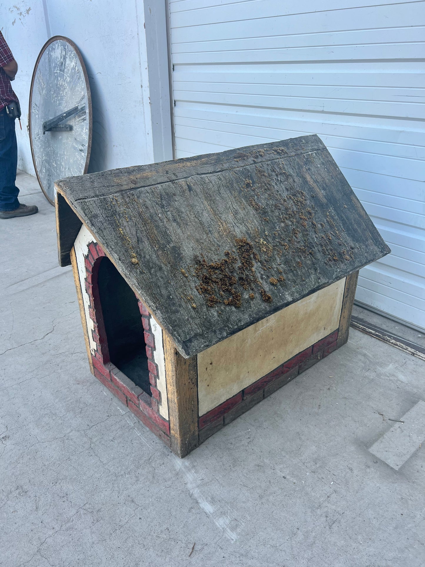 French Concrete Dog House
