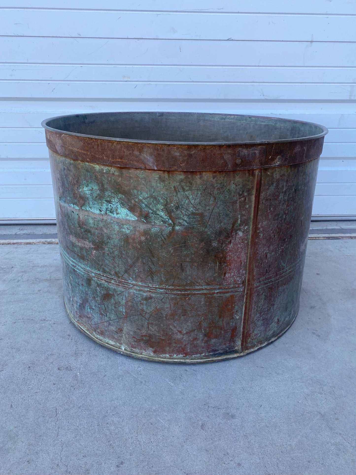 Round Metal Tub