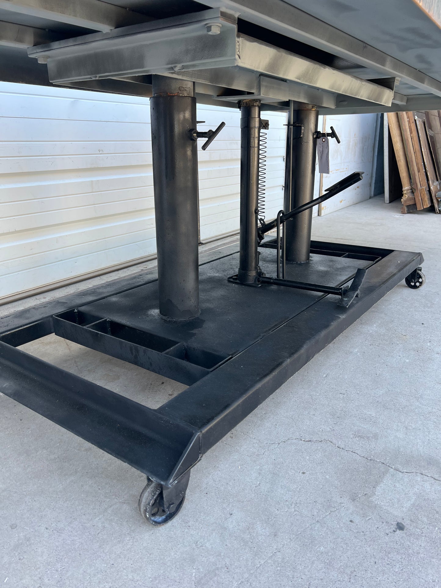 10 Ft Steel Top Table with Hydraulic Base